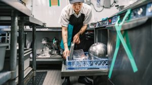 Dishwasher Is Needed In Hôtel Travelodge Québec – Quebec City, QC